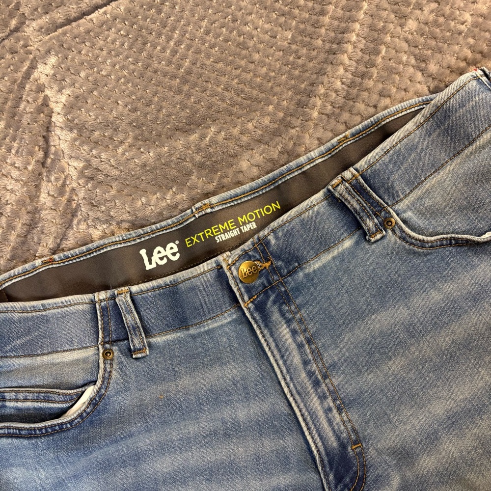 Lee Extreme Motion Straight‎ Tapered Jeans 42/30